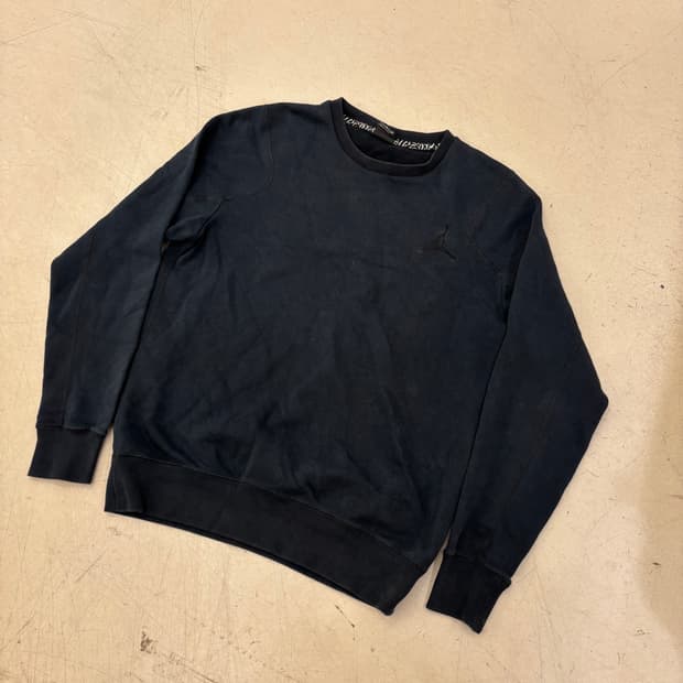 조던 스몰로고 블랙 맨투맨