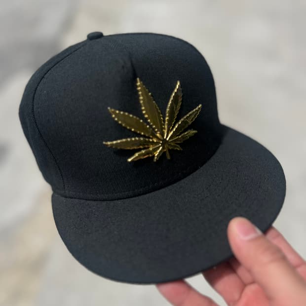 디나인  금색 마리화나 