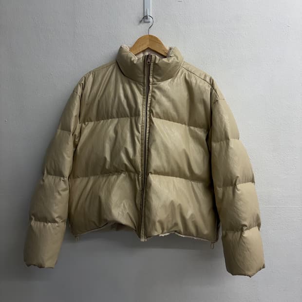 아모멘토 비건레더 리버시블 패딩(M)