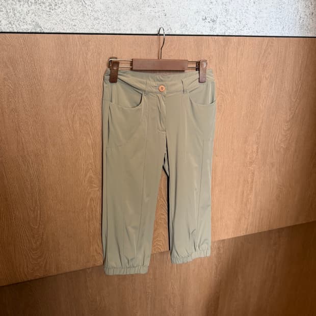 에이글 카프리 팬츠 밑단 밴딩 디테일 카키 k137