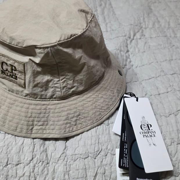 팔라스 x C.P. 컴퍼니 고글 버킷햇 스톤 - 25SS
