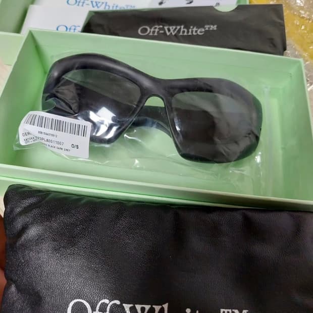 오프화이트 카토카 스퀘어 프레임 선글라스