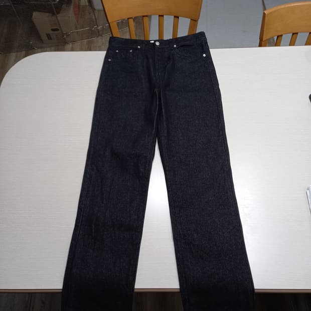 32 새상품  THESTORI 생지 하이웨이스트 일자진 블랙 32-357