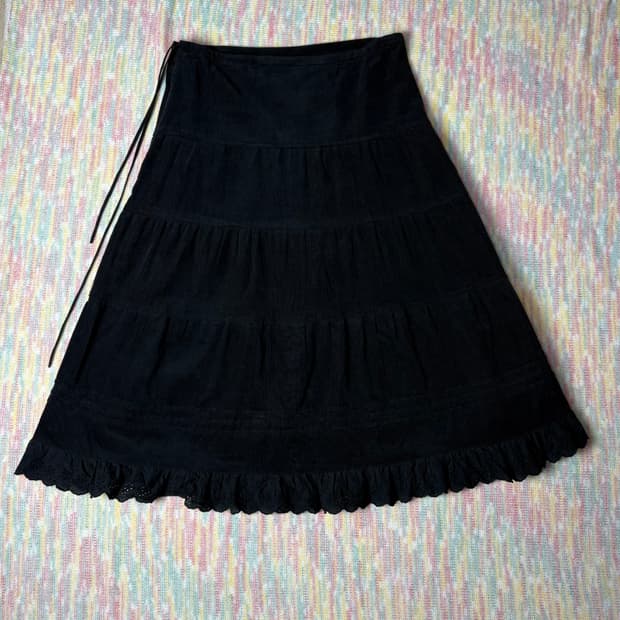 블랙 크로쉐 코듀로이 미디 스커트