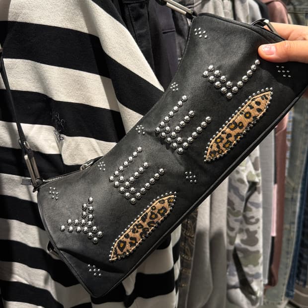 YEEL 스터드 숄더백 블랙 새상품