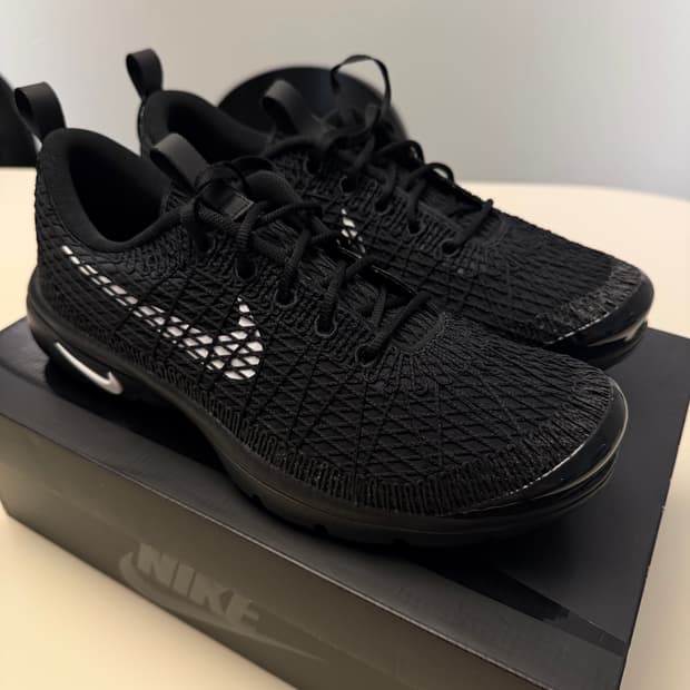 나이키 x 꼼데가르송 옴므 플러스 에어 리주버네이트 블랙 화이트 285