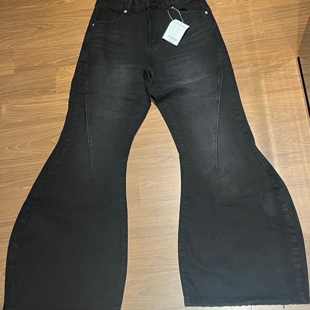 우알롱 부츠컷 데님팬츠