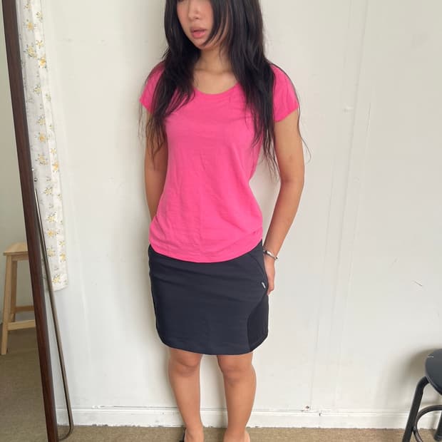 pink top