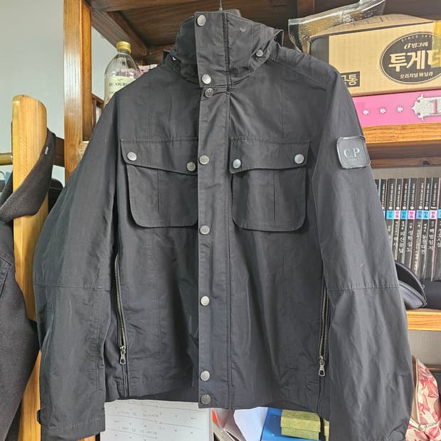 원가 70만 씨피 CP컴퍼니 블랙 야상형 나일론 자켓 팔아요