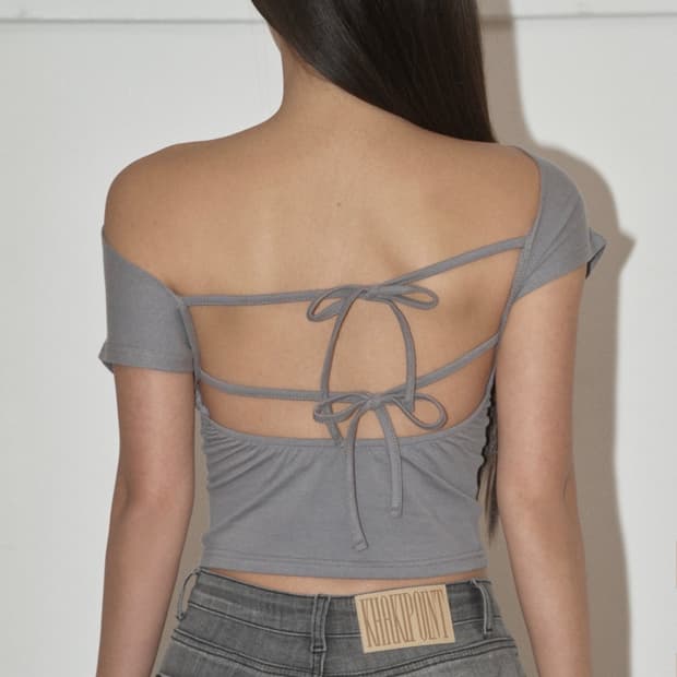 새상품 카키포인트 백 스트랩 티셔츠 그레이