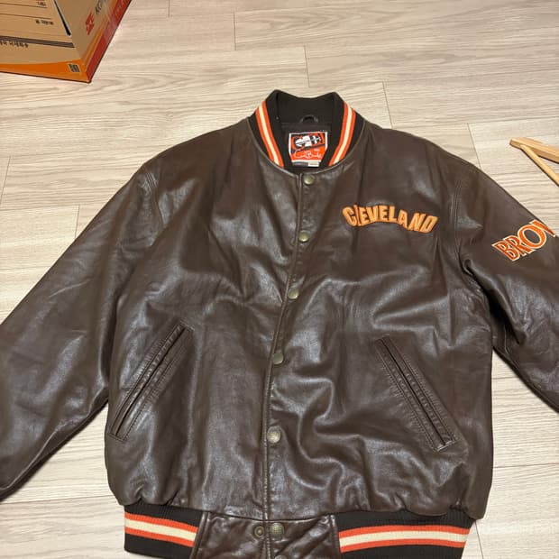 팔리할리우드 오마쥬 레더 봄버