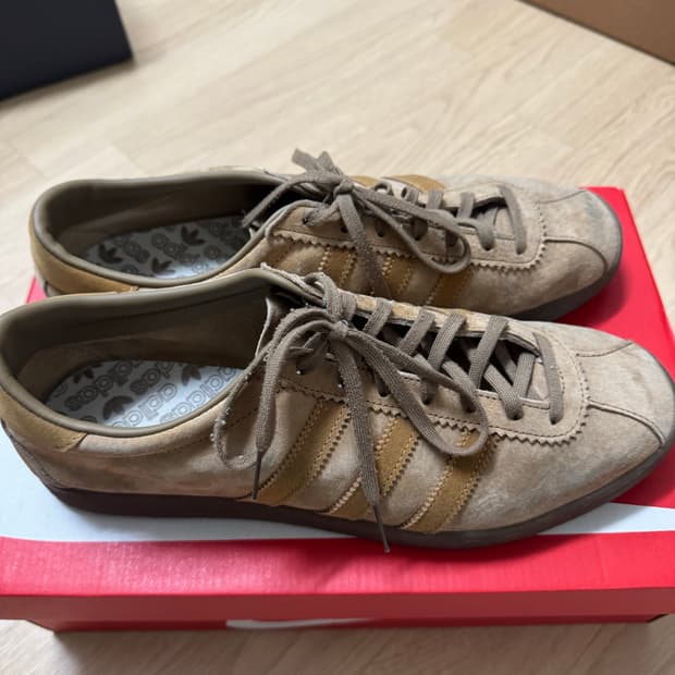 아디다스 토바코 팬톤 메사