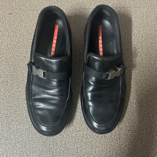 프라다 버클로퍼 270