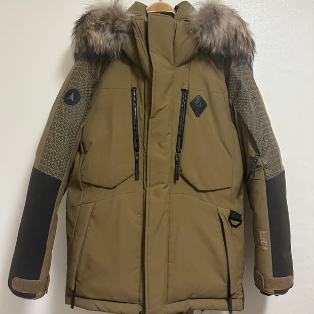 코오롱스포츠 Continuum (안타티카 상위버전) 패딩 판매합니다.