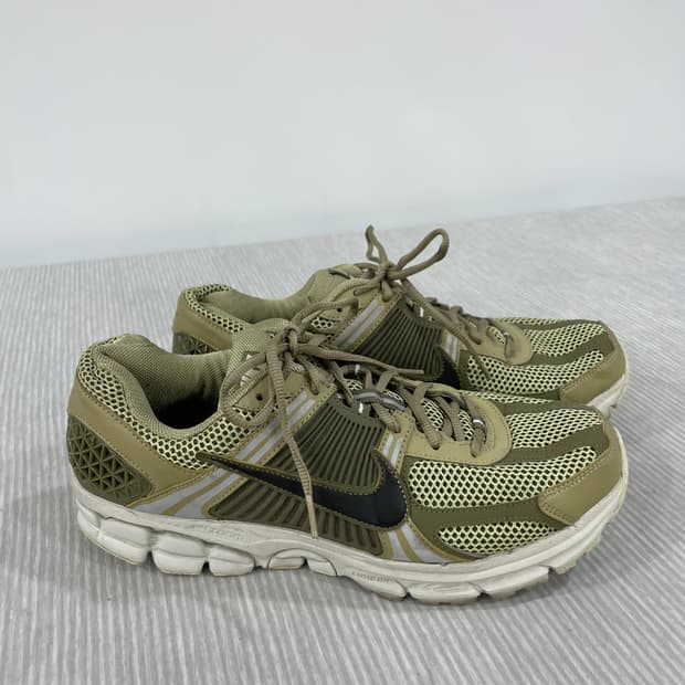 1046) 나이키 줌 보메로 5 뉴트럴 올리브 290mm