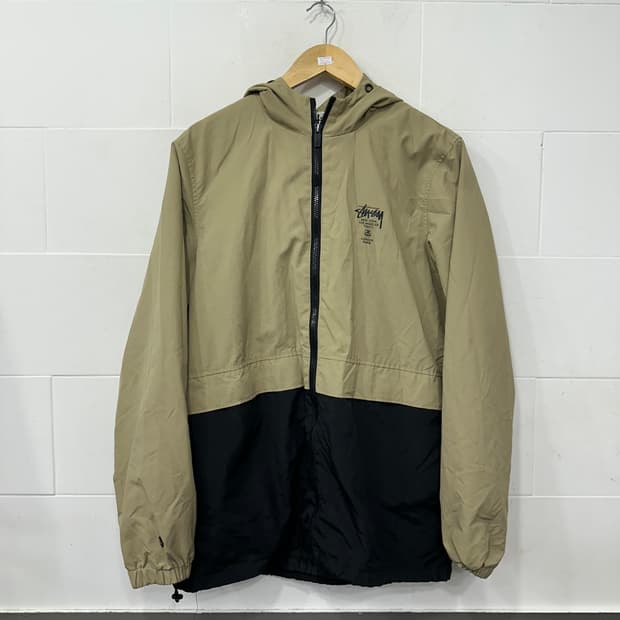 스투시 바람막이