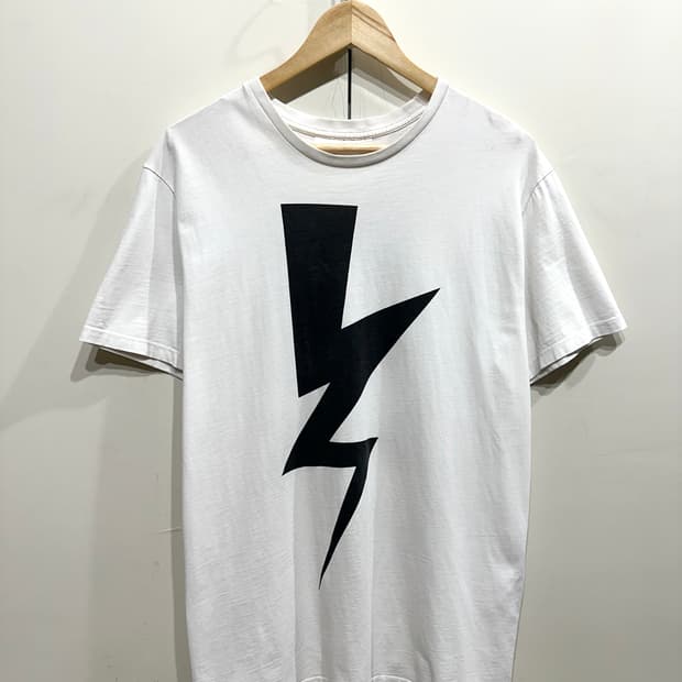 닐바렛 썬더볼트 프린트 반팔 티셔츠