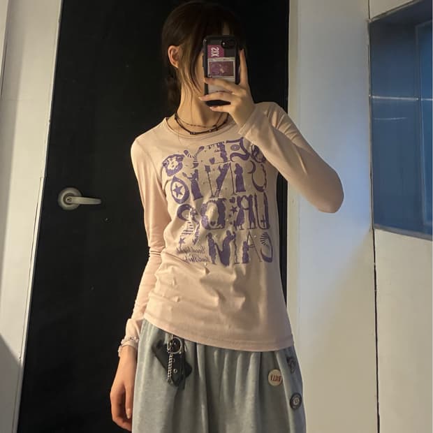 OS)As Know As 빈티지 여성 스터드 디테일 글리터 레터링 롱슬리