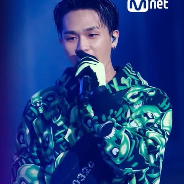 슈프림 스컬파일 후드 M(식케이 착용)