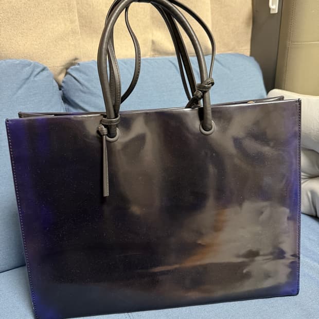 아더에러 wide burnid shopper bag