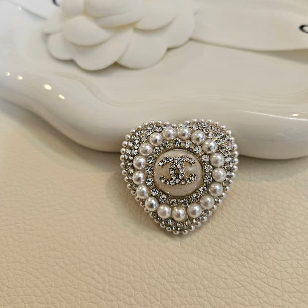 샤넬 CC 하트 큐빅 진주  브로치 업사이클링