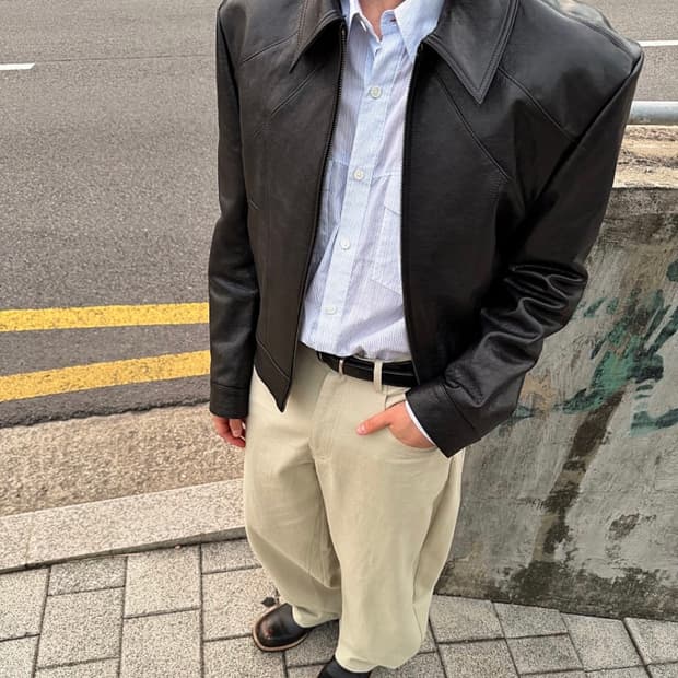 [새상품] 웨이비니스 프레임 크롭 레더