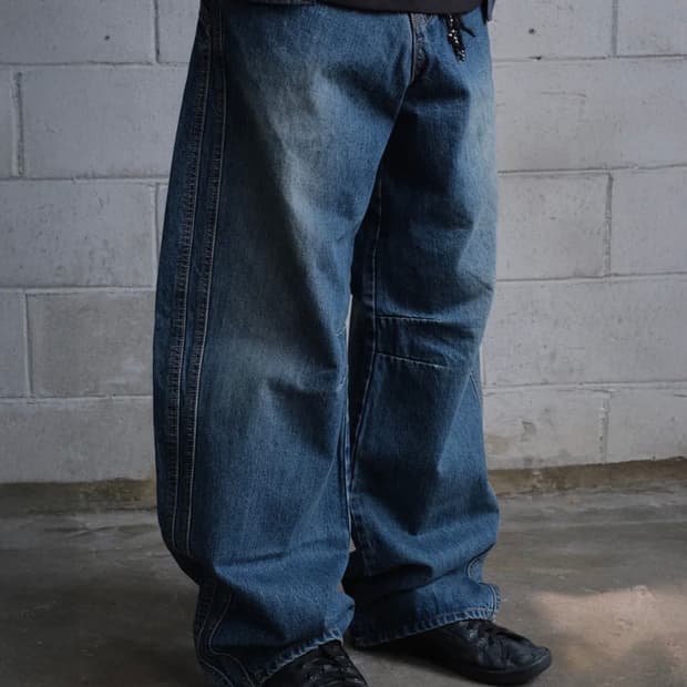 WIDE CURVED DENIM PANTS (WASHED DARK BLU