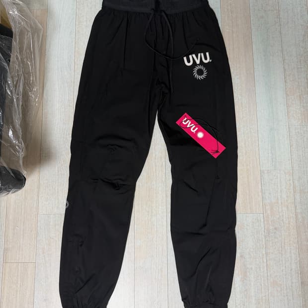 UVU 트랙팬츠 판매합니다