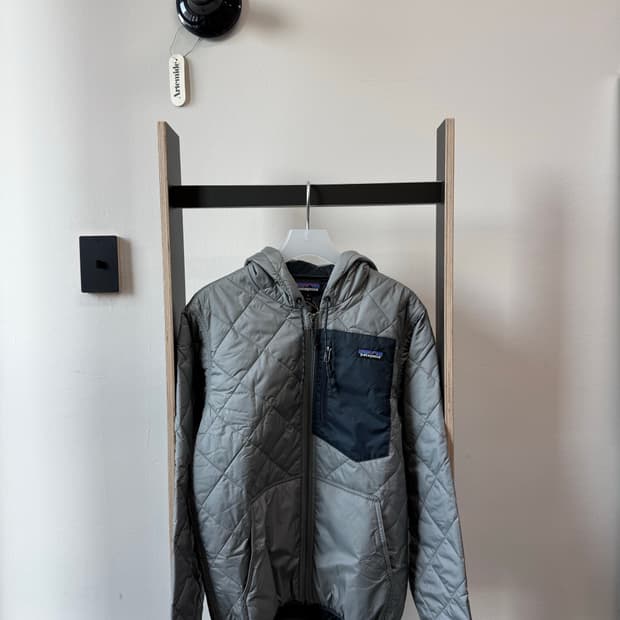 파타고니아 다이아몬드 퀄팅 봄버 후그 자켓 그레이