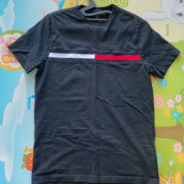 타미 S 블랙 반팔 반팔티 티셔츠 티 여름티 타미힐피거 판매합니다.