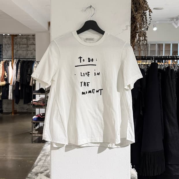 몽클레어 화이트 레터링 패널 하프 티셔츠