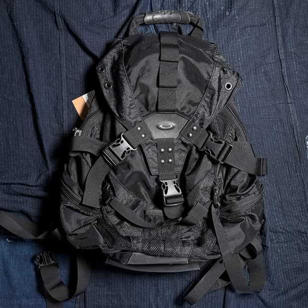 00‘s Oakley 아이콘 백팩 블랙