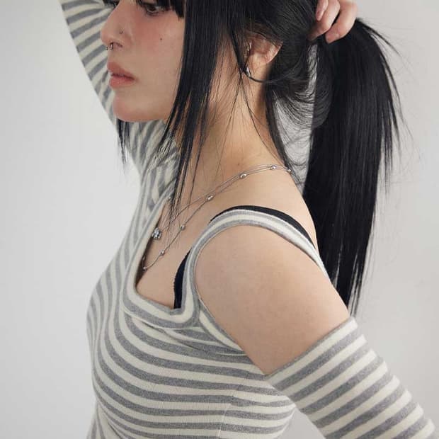 애즈온 그레이 컷 아웃 티