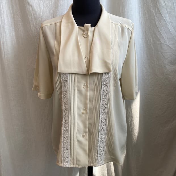 베이지 반팔 블라우스(M-L)