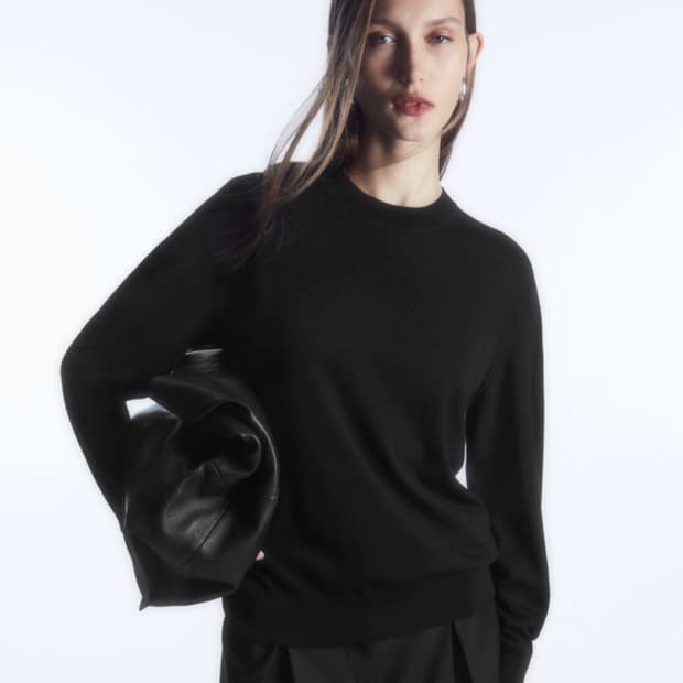 COS 니트 티셔츠