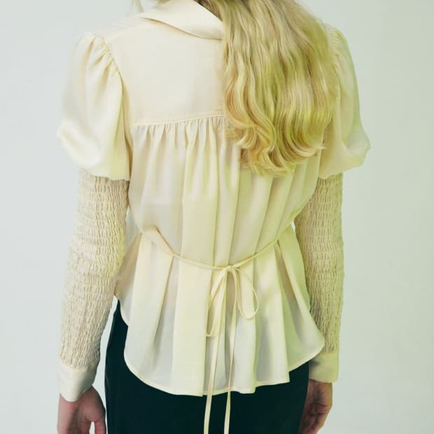 (택제거새상품) 김미더영 G_smocked puff silk shirt