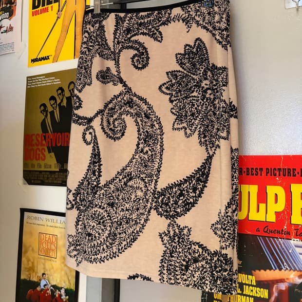 베이지 페이즐리 패턴 스커트