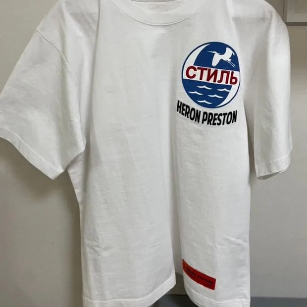[새상품] 헤론프레스톤 자수 프링팅 티셔츠 S
