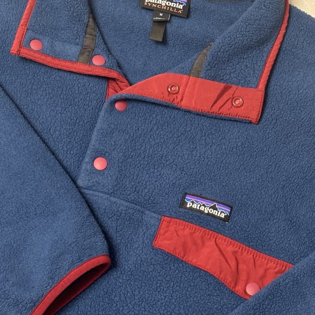 파타고니아 신칠라 네이비 레드