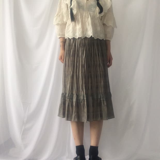 Punching pattern frill blouse