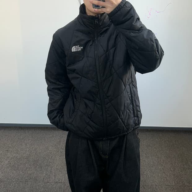 The north face 노스페이스 블랙 누빔 경량 패딩