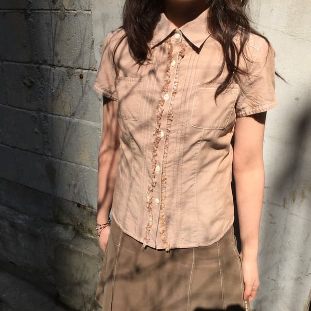 빈티지 반팔 셔츠 투 포켓 프린지 트리밍 디테일 슬림핏 베이지