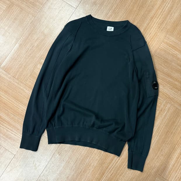 씨피컴퍼니 절개 디테일 니트