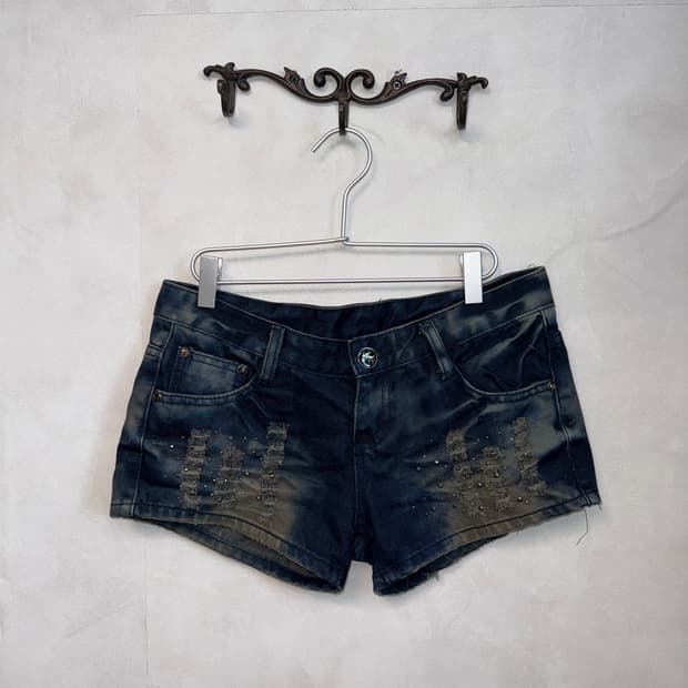 Washing denim destroyed cubic shorts