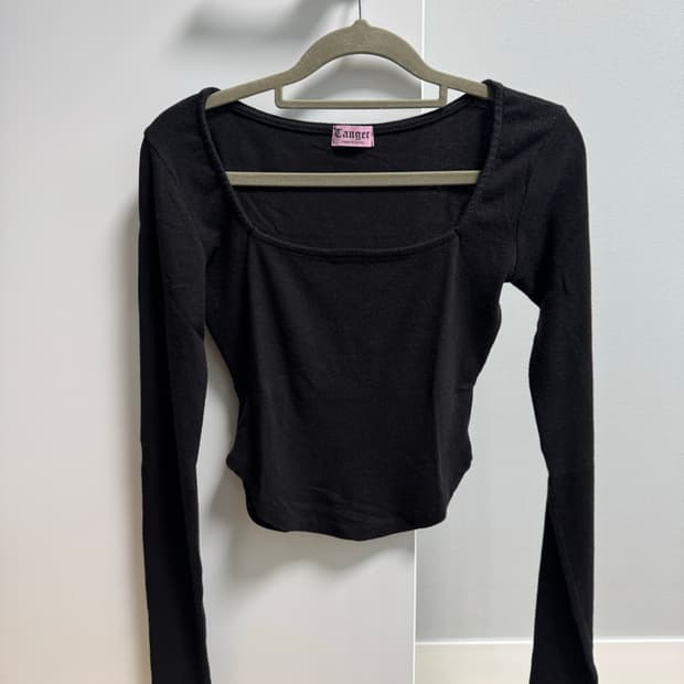 tanger 텐저 사이드 슬릿탑 스퀘어넥 긴팔 티셔츠