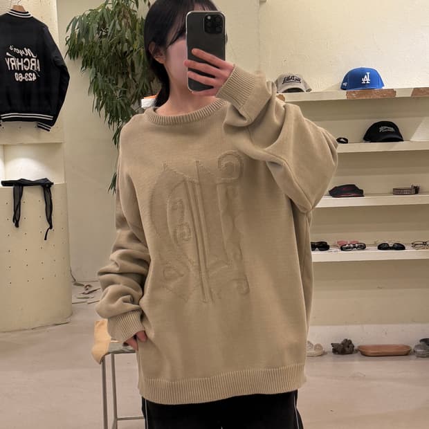 디스이즈네버댓 빅 로고 니트 스웨터 베이지 U405