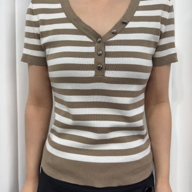 stripe button top 