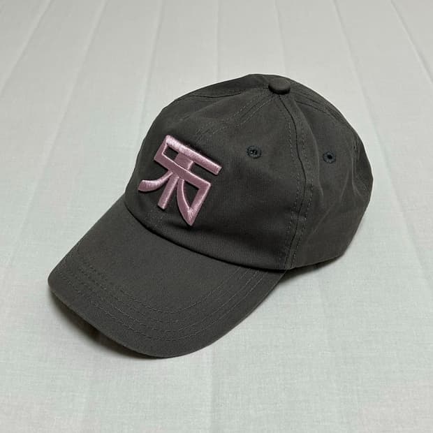 라프시몬스 atari logo cap
