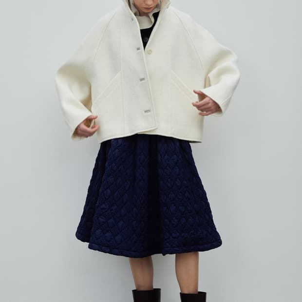 에토스 하프넥 크롭코트 아이보리