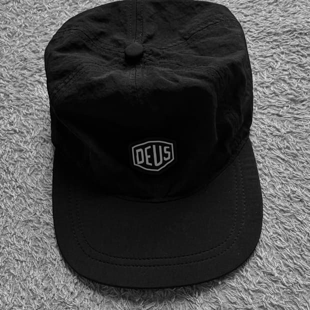 데우스 엑스 마키나 캠프캡